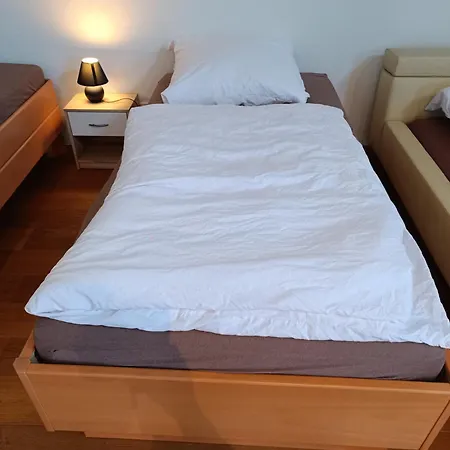 In 56 Qm Check-in,free Parking, Wifi , Tv, Full Kitchen Apartment *