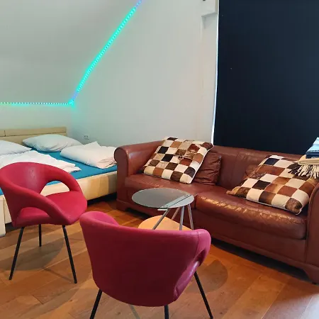 In 56 Qm Check-in,free Parking, Wifi , Tv, Full Kitchen Appartement